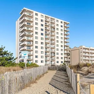 oceanfront-2-bedroom-modern-beach-condo-w-pool.ocean-city-hotels.net/
